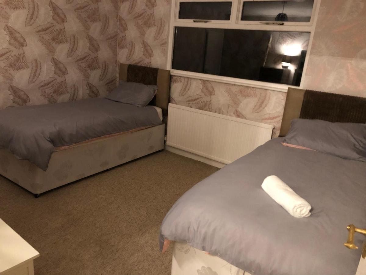 Number One - Fully Equipped Self Catering Four Bedroom House Next To Dunedin, 15 Mins To Spurn, 20 Mins To Saltend, 12 Mins To Easington Patrington Exterior foto