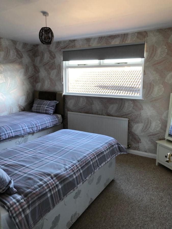 Number One - Fully Equipped Self Catering Four Bedroom House Next To Dunedin, 15 Mins To Spurn, 20 Mins To Saltend, 12 Mins To Easington Patrington Exterior foto